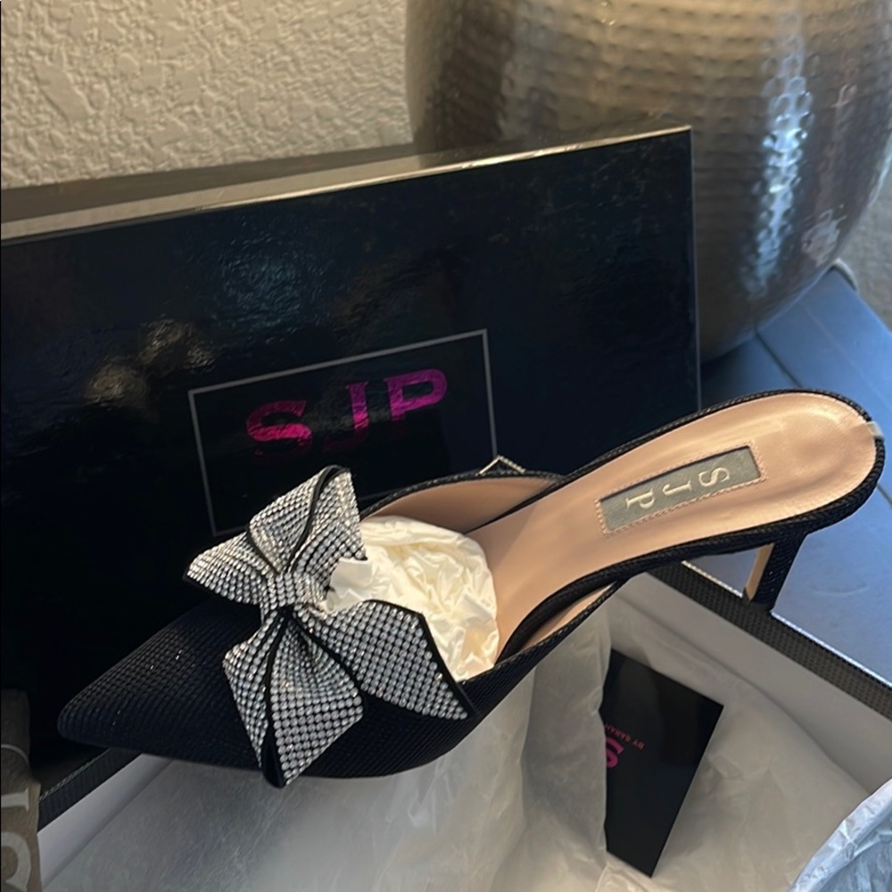 Beautiful heeled slide.. beautiful sparkle bow